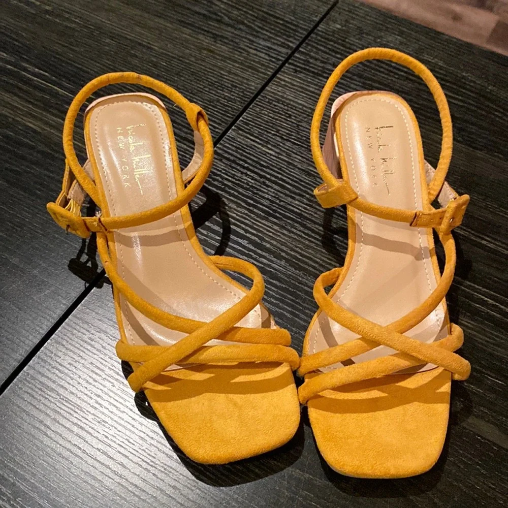 Nicole Miller New York size 8 Yoster chunky heels. Beautiful fall mustard color! - Picture 2 of 8